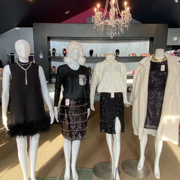 Dress with feathers - Picture 4 of 4